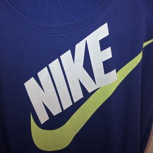 Nike Tops - 1 hr sale🚨Like new nike sweater top Nike Tops - 1 hr sale🚨Like new nike sweater top